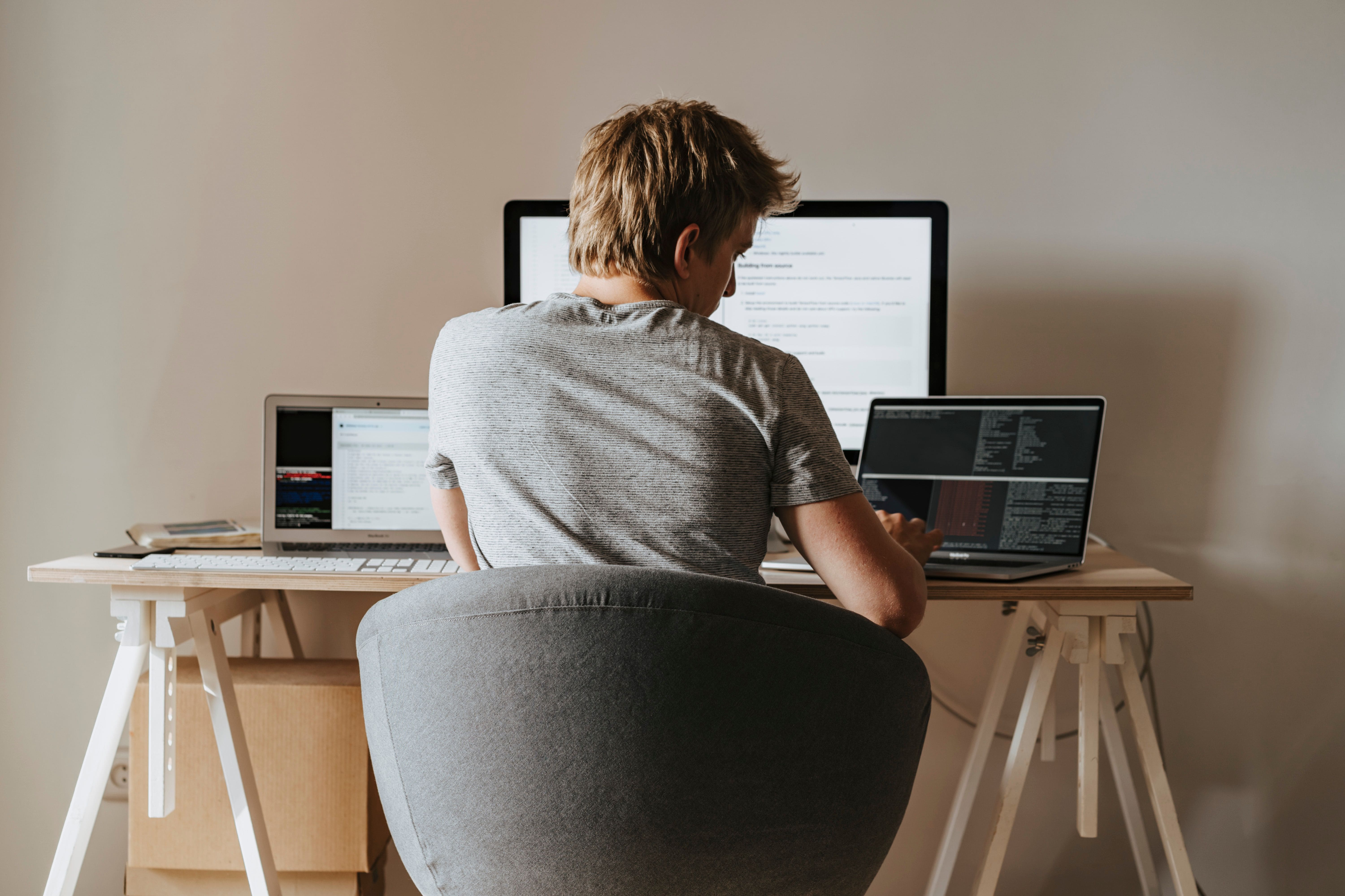 An analyst preparing a weekly roundup of projects